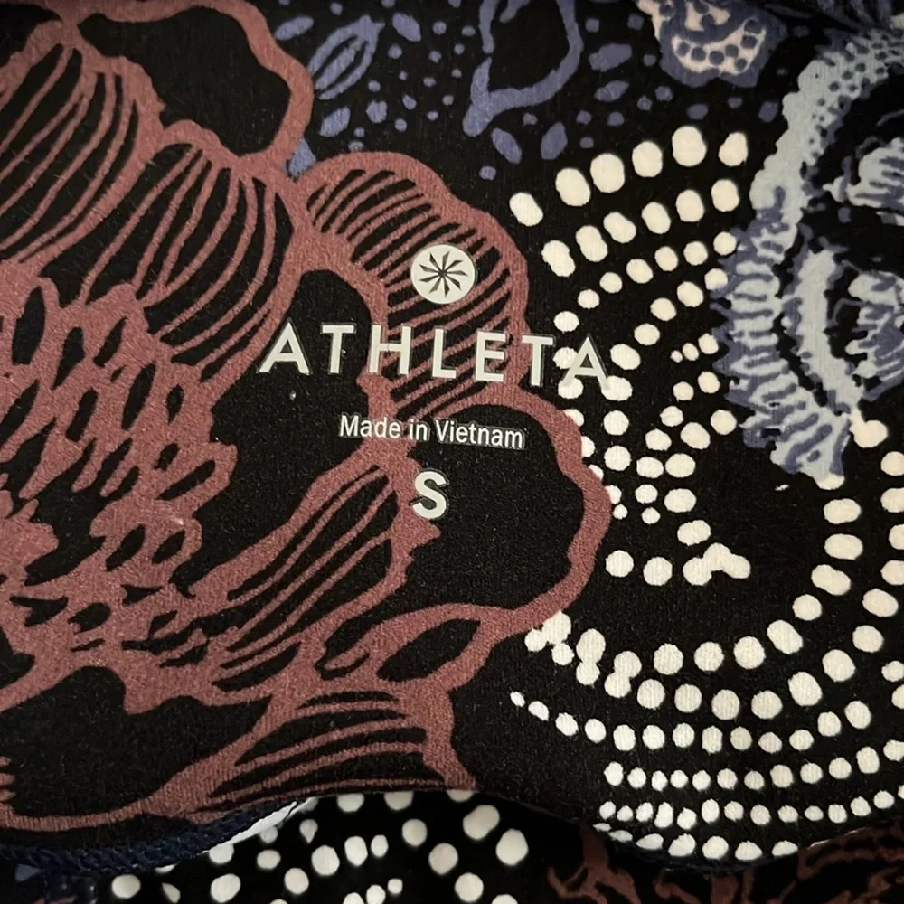 Athleta patchwork Salutation leggings - Picture 4 of 9